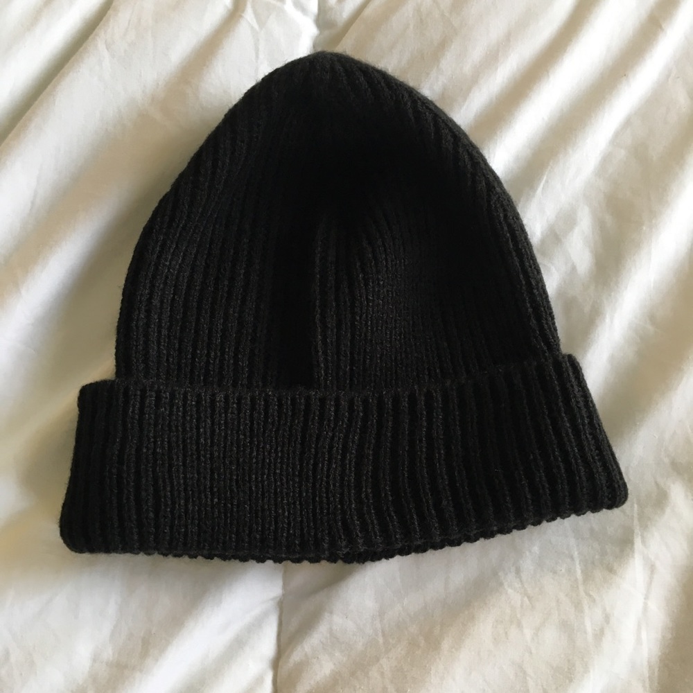 🦋 NWOT black beanie